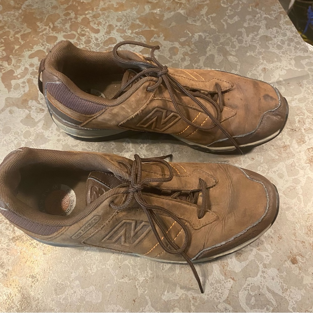 New Balance Walking shoes men 9.5 380 Spin Brown lace up shoes